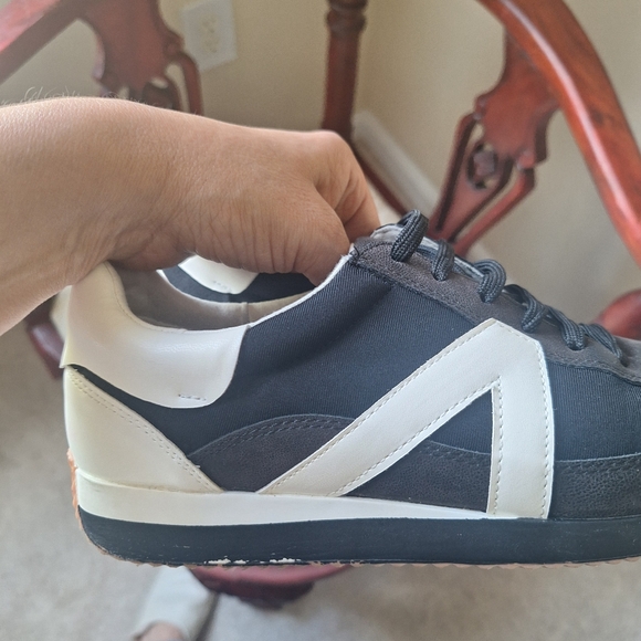 LOFT Black and White Sneakers Size 8 - Picture 2 of 7